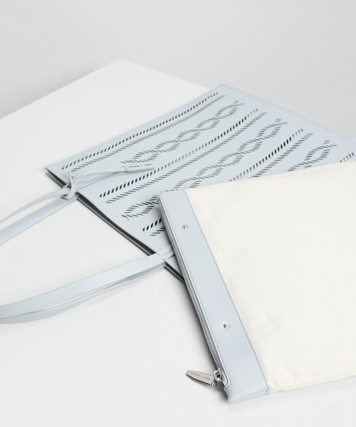 CHARLES & KEITH（チャールズ & キース）の「セミシースルー トートバッグ / Semi See-through Tote Bag（トートバッグ・レディース・ライトブルー/ブラック/ベージュ/イエロー・XL）」の18枚目の写真