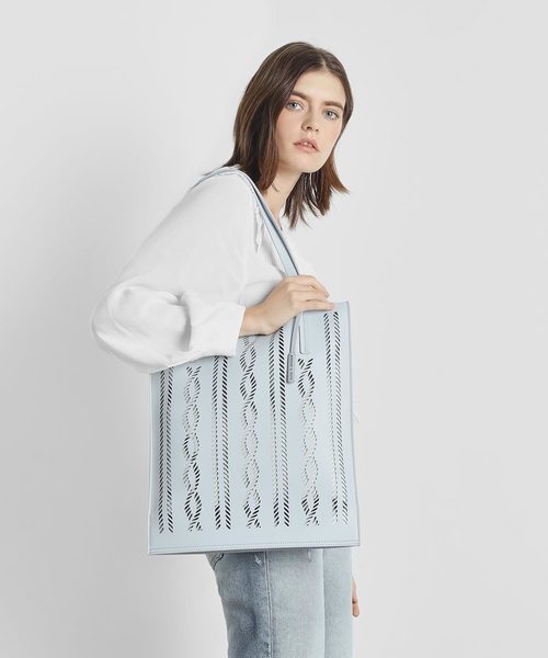 CHARLES & KEITH（チャールズ & キース）の「セミシースルー トートバッグ / Semi See-through Tote Bag（トートバッグ・レディース・ライトブルー/ブラック/ベージュ/イエロー・XL）」の20枚目の写真