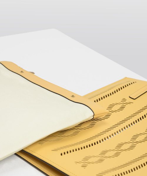 CHARLES & KEITH（チャールズ & キース）の「セミシースルー トートバッグ / Semi See-through Tote Bag（トートバッグ・レディース・ライトブルー/ブラック/ベージュ/イエロー・XL）」の22枚目の写真