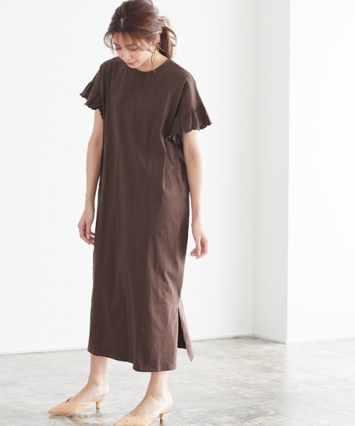 Pierrot(ピエロ)の「フリルロングワンピース(ワンピース・レディース・ブラック/ネイビー/オフホワイト/イエロー/グリーン系その他/ブラウン/ライトグレー/ライトイエロー・M/L)」の4枚目の写真