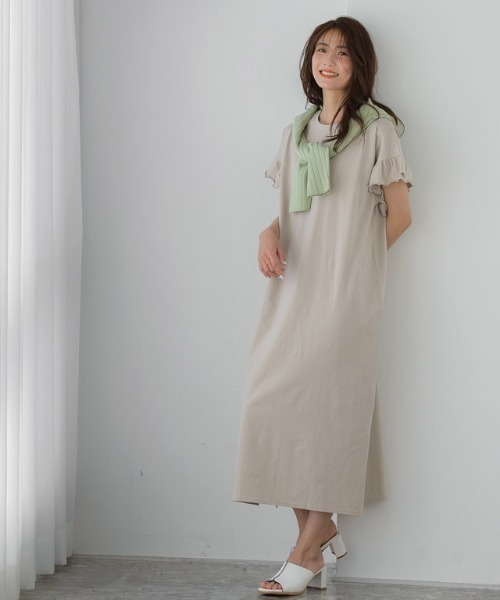 Pierrot(ピエロ)の「フリルロングワンピース(ワンピース・レディース・ブラック/ネイビー/オフホワイト/イエロー/グリーン系その他/ブラウン/ライトグレー/ライトイエロー・M/L)」の3枚目の写真