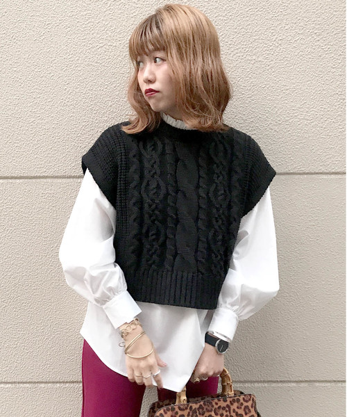 archives（アルシーヴ）の「ケーブル柄ベスト+プチハイブラウスSET（シャツ/ブラウス・レディース・ブラック/ベージュ/パープル/グリーン・MEDIUM）」の2枚目の写真