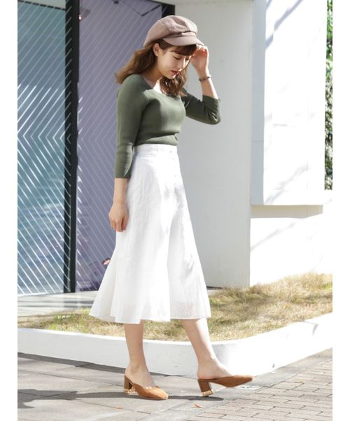 dazzlin（ダズリン）の「サイドドロストクルートップス（ニット/セーター・レディース・ベージュ/オフホワイト/オレンジ/グリーン・FREE）」の17枚目の写真