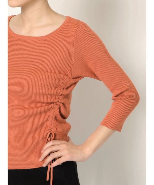 dazzlin（ダズリン）の「サイドドロストクルートップス（ニット/セーター・レディース・ベージュ/オフホワイト/オレンジ/グリーン・FREE）」の13枚目の写真