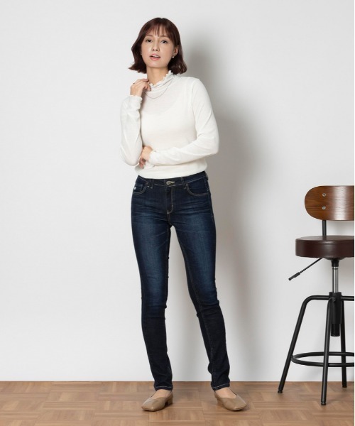 SOMETHING(サムシング)の「SOMETHING(サムシング)【レディース】「ANN」スキニーパンツ(デニムパンツ・レディース・ダークインディゴブルー・30inch/28inch/29inch/25inch/26inch/27inch)」の10枚目の写真