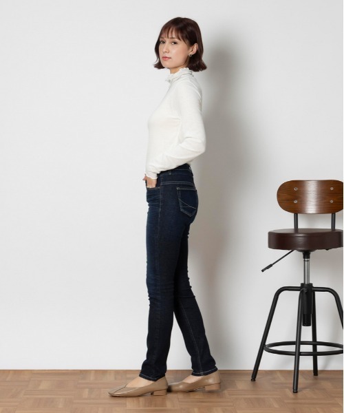SOMETHING(サムシング)の「SOMETHING(サムシング)【レディース】「ANN」スキニーパンツ(デニムパンツ・レディース・ダークインディゴブルー・30inch/28inch/29inch/25inch/26inch/27inch)」の11枚目の写真