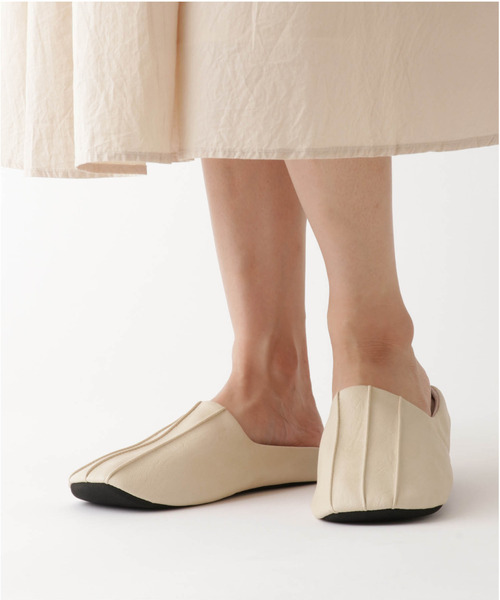 sarasa design（サラサデザイン）の「b2c チャールストン｜抗菌＆防臭（ルームシューズ/スリッパ・レディース・ベージュ/ダークブラウン/ブラック/ホワイト・M/L/XS/S）」の15枚目の写真