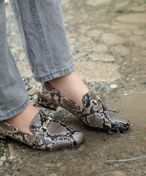 生活防水対応ビット付きローファーレインパンプス