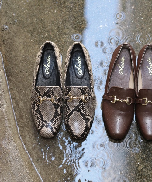 SESTO（セスト）の「生活防水対応ビット付きローファーレインパンプス（レインシューズ・レディース・ブラック/ダークブラウン/パイソン・22.5cm/23.5cm/24.5cm/25.5cm/23.0cm/24.0cm/22.0cm）」の6枚目の写真