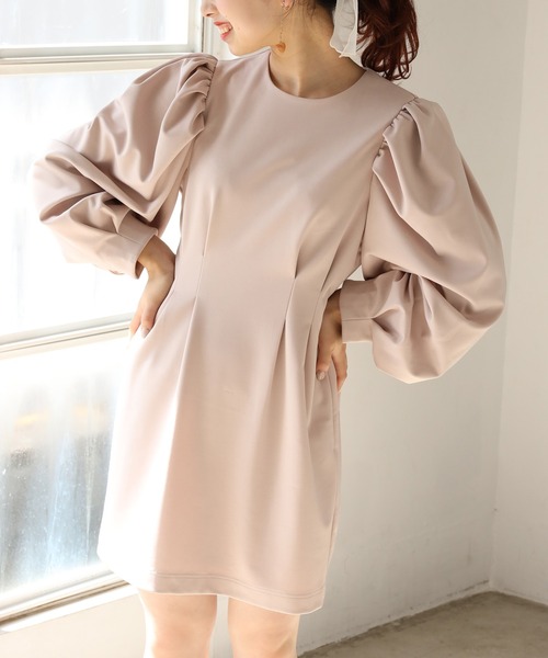 one after another NICE CLAUP(ワンアフターアナザーナイスクラップ)の「タックミニワンピース(ワンピース・レディース・ブラック/アイボリー・FREE)」の2枚目の写真