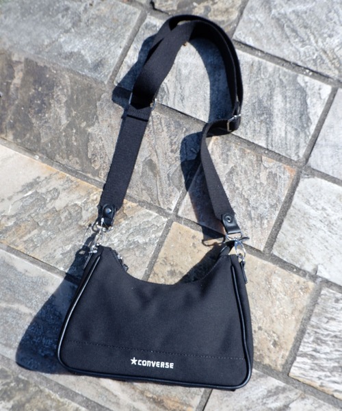 CONVERSE（コンバース）の「CONVERSE　CANVAS ROUND SHOULDER BAG（ショルダーバッグ・レディース・ブラック/オフホワイト/ブラック系その他・FREE）」の12枚目の写真