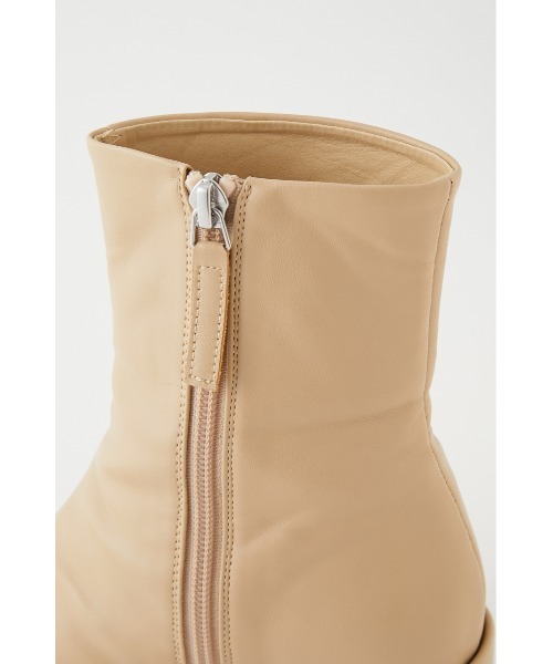 SLY（スライ）の「COLUMN HEEL SHORT ブーツ/ヒール（ブーツ・レディース・ブラック/ライトベージュ/ゴールド・SMALL/MEDIUM/LARGE）」の16枚目の写真