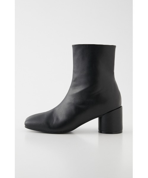 SLY（スライ）の「COLUMN HEEL SHORT ブーツ/ヒール（ブーツ・レディース・ブラック/ライトベージュ/ゴールド・SMALL/MEDIUM/LARGE）」の4枚目の写真