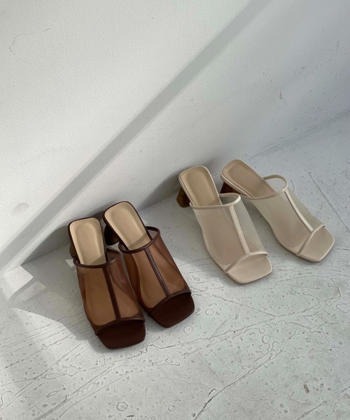 Doux archives（ドゥアルシーヴ）の「スクエアトゥシアーミュール（サンダル・レディース・ダークブラウン/アイボリー・MEDIUM/LARGE）」の2枚目の写真