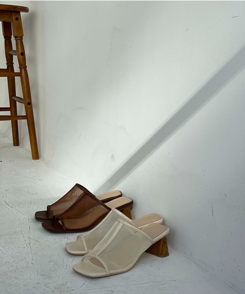 Doux archives（ドゥアルシーヴ）の「スクエアトゥシアーミュール（サンダル・レディース・ダークブラウン/アイボリー・MEDIUM/LARGE）」の7枚目の写真