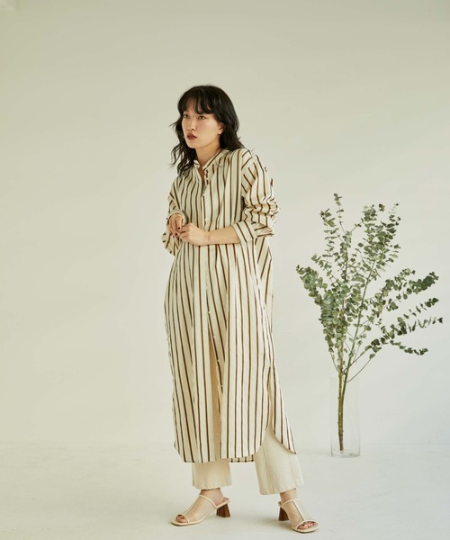 Doux archives（ドゥアルシーヴ）の「スクエアトゥシアーミュール（サンダル・レディース・ダークブラウン/アイボリー・MEDIUM/LARGE）」の4枚目の写真