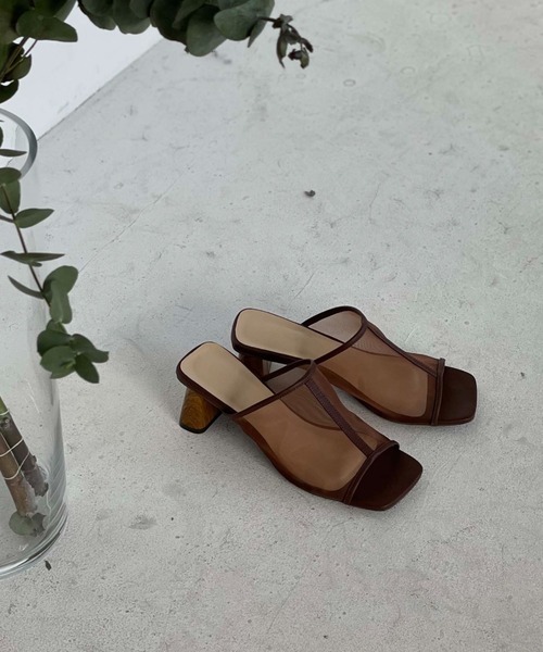 Doux archives（ドゥアルシーヴ）の「スクエアトゥシアーミュール（サンダル・レディース・ダークブラウン/アイボリー・MEDIUM/LARGE）」の6枚目の写真