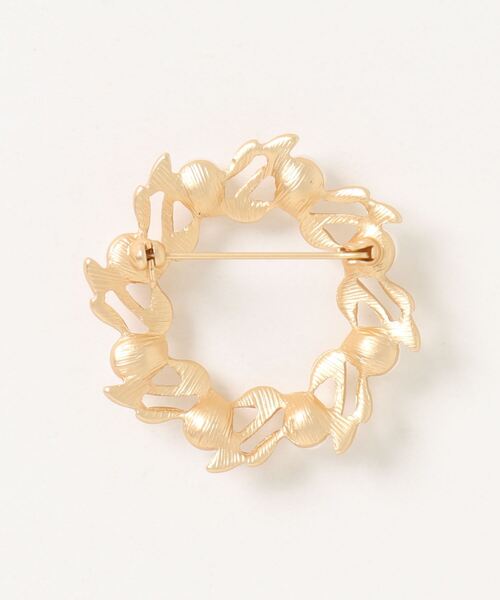 Three Four Time（ｽﾘｰﾌｫｰﾀｲﾑ）の「【結婚式/パーティ/フォーマル】リーフパールリングブローチ（ブローチ/コサージュ・レディース・シルバー/ゴールド・FREE）」の3枚目の写真