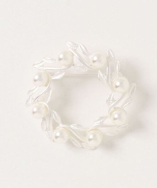 Three Four Time（ｽﾘｰﾌｫｰﾀｲﾑ）の「【結婚式/パーティ/フォーマル】リーフパールリングブローチ（ブローチ/コサージュ・レディース・シルバー/ゴールド・FREE）」の6枚目の写真