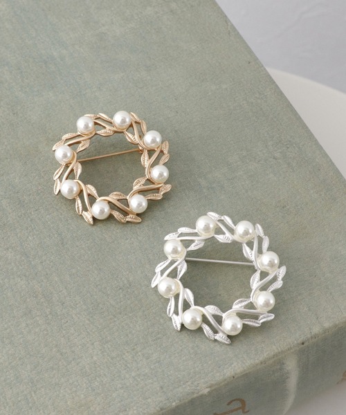 Three Four Time（ｽﾘｰﾌｫｰﾀｲﾑ）の「【結婚式/パーティ/フォーマル】リーフパールリングブローチ（ブローチ/コサージュ・レディース・シルバー/ゴールド・FREE）」の13枚目の写真