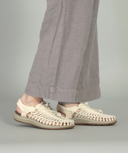 KEEN（キーン）の「[ KEEN ] womens UNEEK サンダル（サンダル・レディース・ホワイト/ブラック・70/65/60/75）」の7枚目の写真