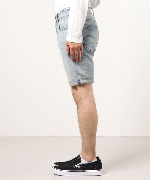 G-STAR（ジースター）の「3301 SLIM SHORTS/デニムショーツ（デニムパンツ・メンズ・インディゴブルー・30inch/32inch/28inch/34inch）」の2枚目の写真