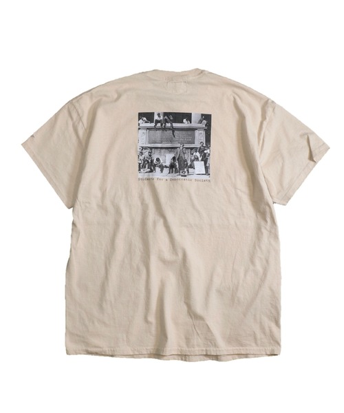 SUNNY SPORTS(サニースポーツ)の「SUNNY SPORTS / サニースポーツ YALE STUDENTS PHOTO POCKET TEE(Tシャツ/カットソー・メンズ・ホワイト/ブラック/サンドベージュ・LARGE/MEDIUM/X-LARGE)」の3枚目の写真