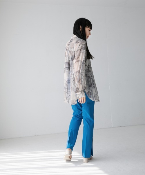 yuw（ユウ）の「アートガラチュニック　945241（シャツ/ブラウス・レディース・ブラック/ベージュ/ピンク・FREE）」の4枚目の写真