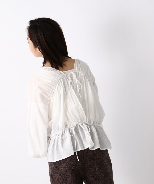 JEANASIS（ジーナシス）の「2WAYギャザーVブラウス/951587（シャツ/ブラウス・レディース・ホワイト/ブラック/カーキ・FREE）」の4枚目の写真