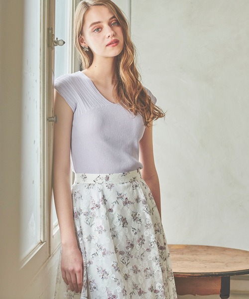 BE RADIANCE(ビーラディエンス)の「Vネックリブニットトップス(ニット/セーター・レディース・ブラウン/ブルー/ラベンダー・FREE)」の3枚目の写真