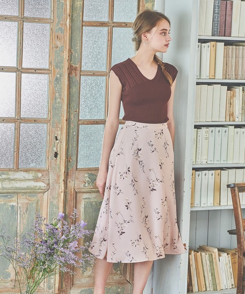 BE RADIANCE(ビーラディエンス)の「Vネックリブニットトップス(ニット/セーター・レディース・ブラウン/ブルー/ラベンダー・FREE)」の18枚目の写真