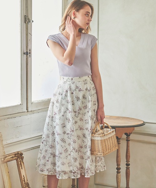 BE RADIANCE(ビーラディエンス)の「Vネックリブニットトップス(ニット/セーター・レディース・ブラウン/ブルー/ラベンダー・FREE)」の6枚目の写真