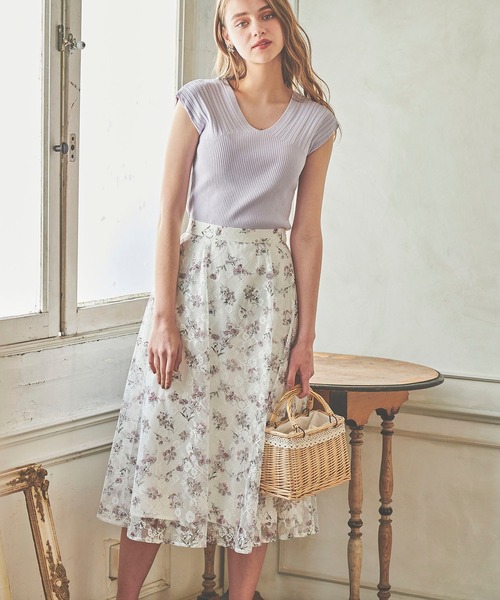 BE RADIANCE(ビーラディエンス)の「Vネックリブニットトップス(ニット/セーター・レディース・ブラウン/ブルー/ラベンダー・FREE)」の7枚目の写真