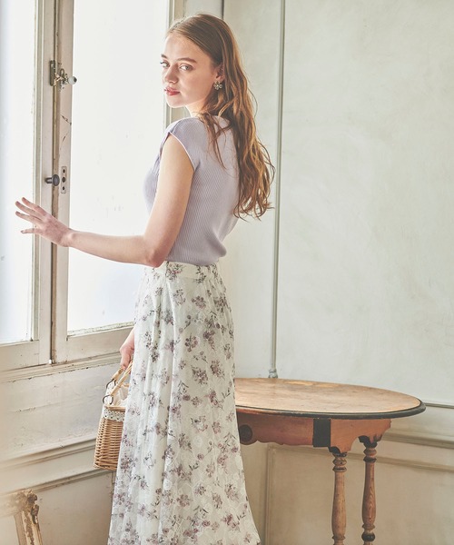 BE RADIANCE(ビーラディエンス)の「Vネックリブニットトップス(ニット/セーター・レディース・ブラウン/ブルー/ラベンダー・FREE)」の8枚目の写真