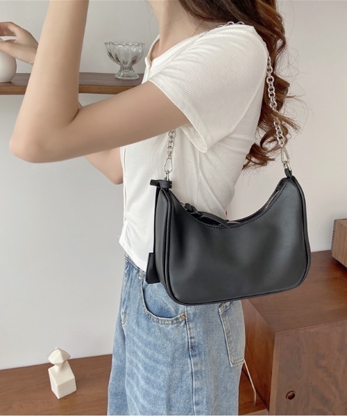 yuue' ( wear )（ユーイ）の「2way ミニポーチ付きチェーンレザーショルダーバッグ（ショルダーバッグ・レディース・ブラック/アイボリー・FREE）」の3枚目の写真