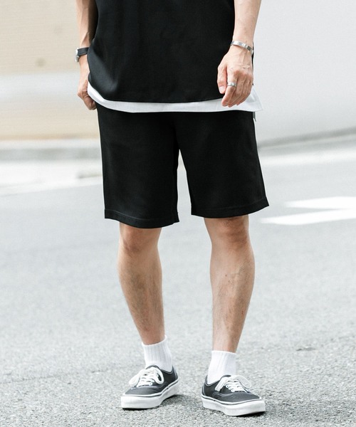 ITEMS URBANRESEARCH（アイテムズ アーバンリサーチ）の「『セットアップ着用可能』ダブルクロスショートパンツ（その他パンツ・メンズ・モカ/ベージュ/ブラック・MEDIUM/LARGE）」の2枚目の写真