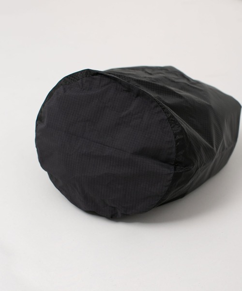 Speedo（スピード）の「Speedo/ハイドロエアウォータープルーフ ナイロンバッグ8L（エコバッグ/サブバッグ・レディース・ブラック/カーキ・FREE）」の11枚目の写真