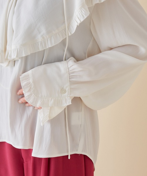 MADEMOISELLE ROPE'（マドモアゼル ロペ）の「ラッフルケープVネックブラウス（シャツ/ブラウス・レディース・オフホワイト・38）」の11枚目の写真