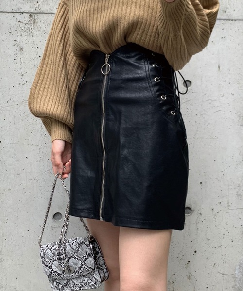 SPIGA(スピーガ)の「サイド編み上げフロントZIPハイウエストレザーミニスカート(スカート・レディース・ブラック・SMALL/MEDIUM)」の5枚目の写真