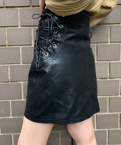 SPIGA(スピーガ)の「サイド編み上げフロントZIPハイウエストレザーミニスカート(スカート・レディース・ブラック・SMALL/MEDIUM)」の6枚目の写真