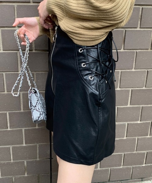 SPIGA(スピーガ)の「サイド編み上げフロントZIPハイウエストレザーミニスカート(スカート・レディース・ブラック・SMALL/MEDIUM)」の7枚目の写真