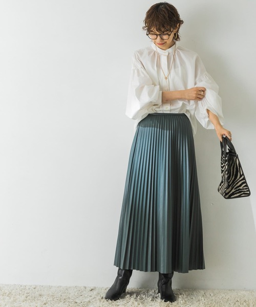 URBAN RESEARCH（アーバンリサーチ）の「『Oggi11月号掲載』レザーライクロングプリーツスカート（スカート・レディース・ブラック/ベージュ/グリーン系その他・38/36）」の7枚目の写真