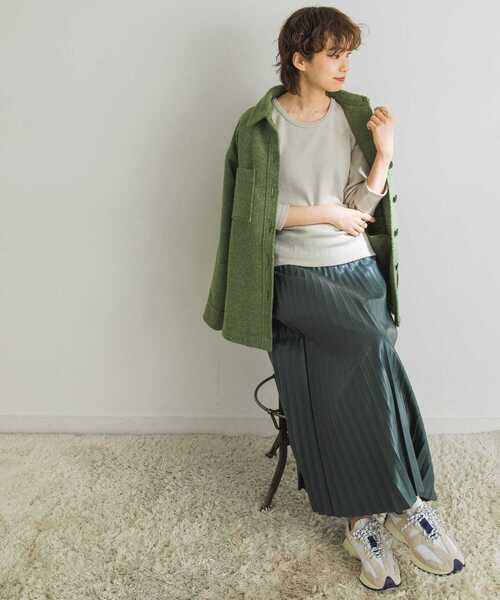 URBAN RESEARCH（アーバンリサーチ）の「『Oggi11月号掲載』レザーライクロングプリーツスカート（スカート・レディース・ブラック/ベージュ/グリーン系その他・38/36）」の5枚目の写真