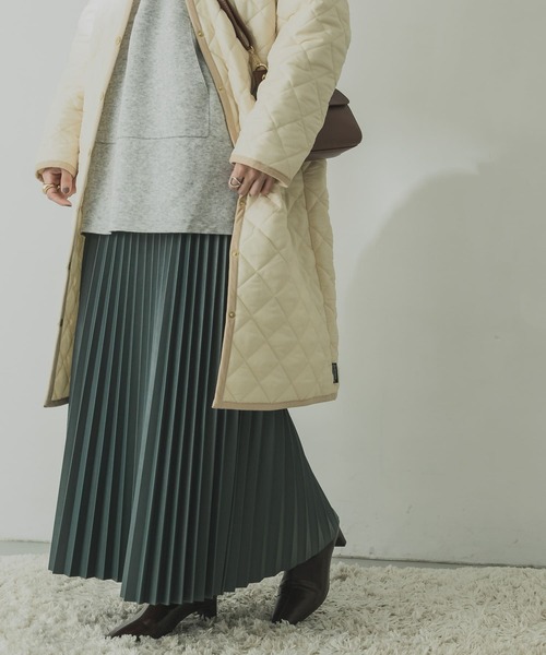 URBAN RESEARCH（アーバンリサーチ）の「『Oggi11月号掲載』レザーライクロングプリーツスカート（スカート・レディース・ブラック/ベージュ/グリーン系その他・38/36）」の4枚目の写真