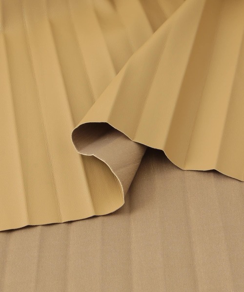 URBAN RESEARCH（アーバンリサーチ）の「『Oggi11月号掲載』レザーライクロングプリーツスカート（スカート・レディース・ブラック/ベージュ/グリーン系その他・38/36）」の22枚目の写真