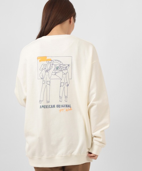 Dickies（ディッキーズ）の「【Dickies/ディッキーズ】ブランドロゴ　フロント＆バックプリント　長袖スウェット（スウェット・レディース・ホワイト/ホワイト系その他/ブラック/ダークブルー/ラベンダー/ホワイト系その他3/ブラウン/ホワイト系その他2・M/L）」の4枚目の写真