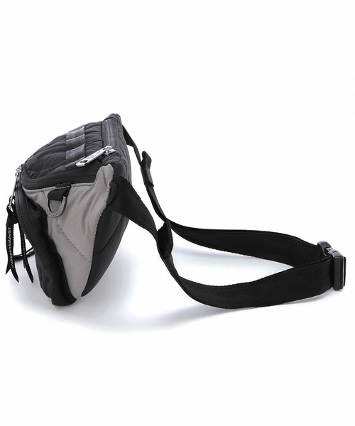 INDISPENSABLE （インディスペンサブル）の「INDISPENSABLE BELT BAG STICKY OQ / インディスペンサブル ベルトバッグ ブラック（ボディバッグ/ウエストポーチ・メンズ・ブラック・FREE）」の4枚目の写真