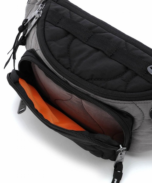 INDISPENSABLE （インディスペンサブル）の「INDISPENSABLE BELT BAG STICKY OQ / インディスペンサブル ベルトバッグ ブラック（ボディバッグ/ウエストポーチ・メンズ・ブラック・FREE）」の8枚目の写真