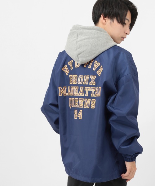 make a ray!(メイク ア レイ!)の「バックプリント カレッジロゴ コーチジャケット/ナイロンジャケット(ブルゾン・メンズ・ベージュ/グリーン/ダークブルー・M/L)」の3枚目の写真