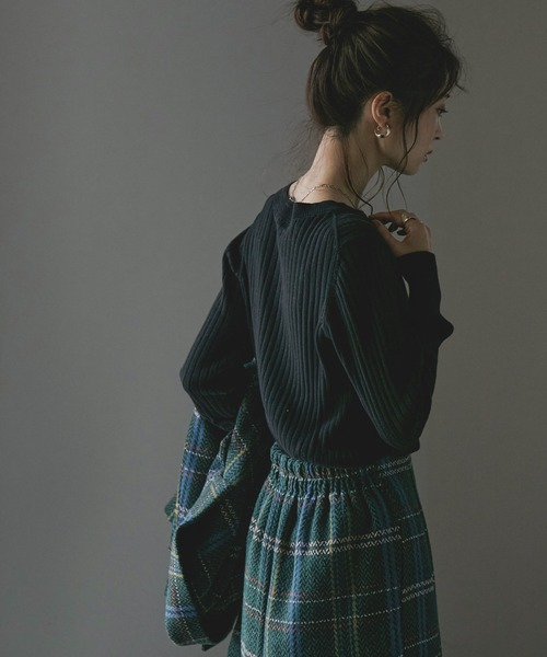 Fashion Letter(ファッションレター)の「ラウンドネックリブニット(ニット/セーター・レディース・ブラック/ダークグリーン/杢グレー/バーガンディー/グレイッシュベージュ・LL~3L/4L~5L/M~L)」の20枚目の写真